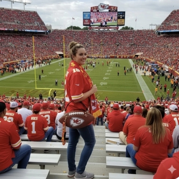 @HELPMEHELPU IS LIVE! - Picture 4 of 14